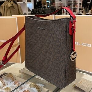 MICHAEL KORS 
Jet Set Travel Large Logo Messenger Bag
COLOR BRIGHT RED
NWT